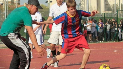 Justin Bieber se dal i na fotbal