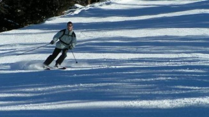 Horská střediska ještě lákají lyžaře