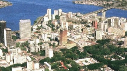 Červený kříz objevil na Pobřeží slonoviny masový hrob, bylo v něm 800 těl