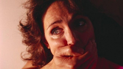 Cizinec v Hradci Králové zneužil dvanáctiletou dívku a další znásilnil