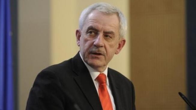 Heger chtěl zvýšit poplatky a zavést nové, K9 to odmítla