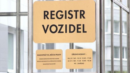 Nečasovo ultimátum pro Dobeše končí, registr vozidel musí dnes fungovat