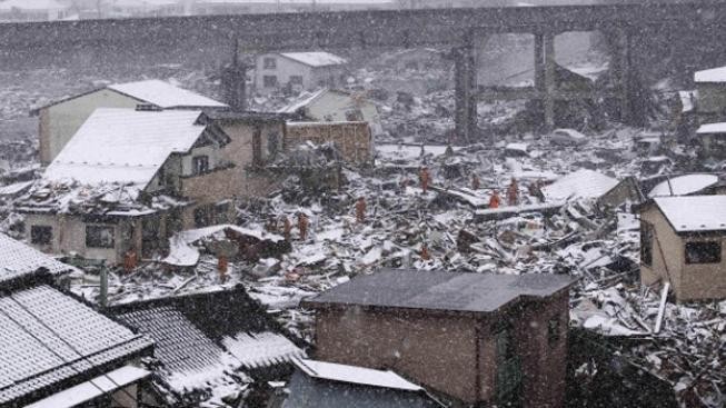 Japonsko: Záchranáři našli přeživšího. Pod troskami strávil osm dní