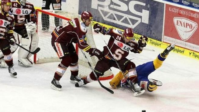 Skvělý Dubův výkon Zlínu nestačil, opět prohrál v play off venku