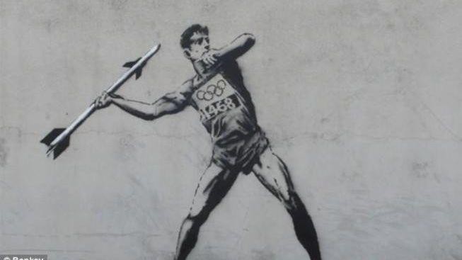 Umělec ulice Banksy reaguje na olympiádu kontroverzními obrazy na zdech