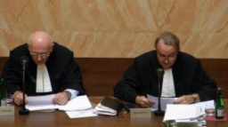 Ústavní soud odročil rozhodnutí o přijetí balíku škrtů na neurčito
