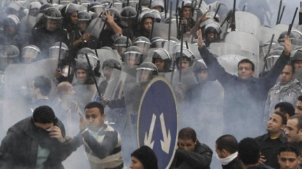 Egypt si zatím ponechá současnou vládu. Moc má armáda