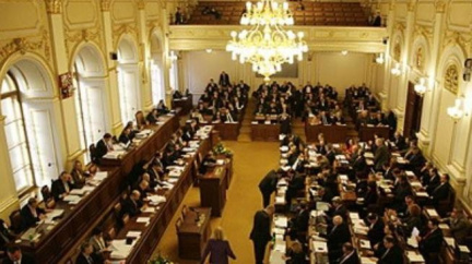 Komunisté předčasně ukončili jednání poslanců