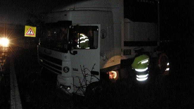 Smutná bilance: Kamion usmrtil chodce, jde o 10. mrtvého o víkendu