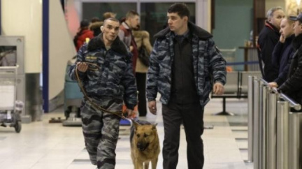 Atentát na ruském letišti: Oficiální informace chybí, tisk spekuluje