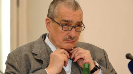 Schwarzenberg do ČR přivezl tři děti z Barmy na operaci
