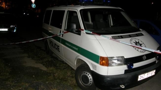 Anonym hrozil bombou v kancelářské budově, policie ji evakuovala