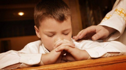 Církev se doznala k 600 případům zneužití dětí kněžími