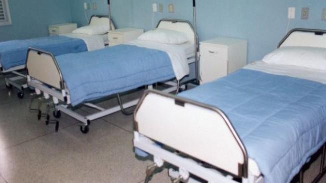 Pacient v kolínské nemocnici škrtil a dusil jiného nemocného