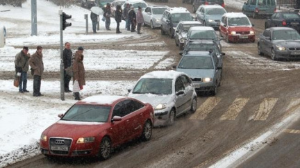 Zima už způsobila na hlavních silnicích škody za 9 miliard