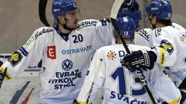Náskok Vítkovic se ztenčil, pod širým nebem byly lepší Pardubice