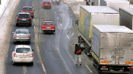 Nehody blokují dopravu na D1 u Vlašimi