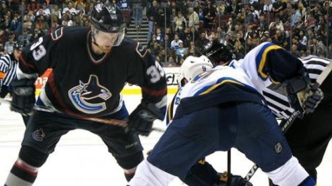 Ani Vokoun nepřerušil v NHL Crosbyho bodovou sérii a střídal