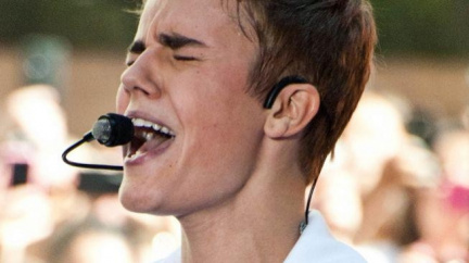 Američanka žaluje Biebera: Poškodil mi sluch!