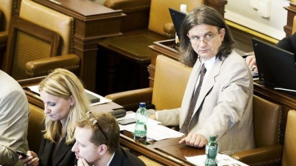 Chaloupka z Věcí veřejných je dalším obviněným z korupce