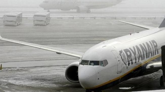 Velká evropská letiště ruší kvůli sněhu stovky letů