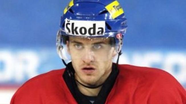 Hokejista Marek prožívá rozporuplnou sezonu: daří se mu, ale klub prohrává 