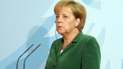 Merkelová je kvůli eurozóně v Německu pod palbou kritiky
