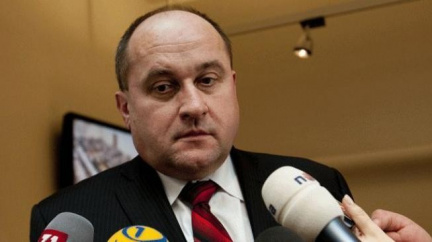 Soud projednává údajné podvody šéfa NKÚ Dohnala