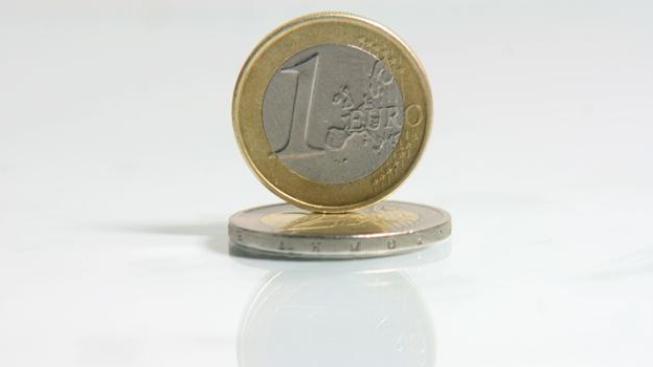 Schäuble: Euro přežije, nesázejte na jeho pád