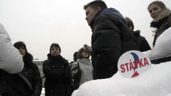 Haló noviny referují o úspěšné stávce. Ostatní píší o fiasku