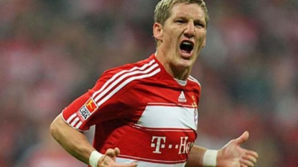 Schweinsteiger odolá vábení Realu i Chelsea, zůstane v Bayernu