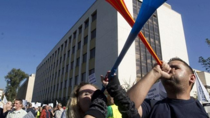 Průzkum: Odbory před stávkou podporuje víc lidí než vládu