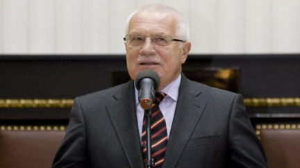 Václav Klaus podepsal tři ze čtyř úsporných zákonů, co se změní?