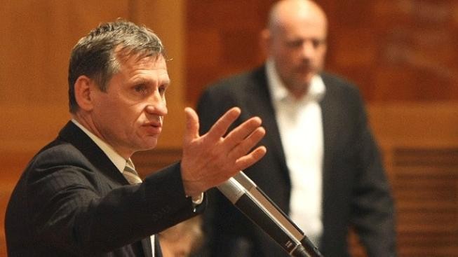 Kandidátů na předsedu KDU-ČSL už je pět, ale Čunek s úsměvem odmítl