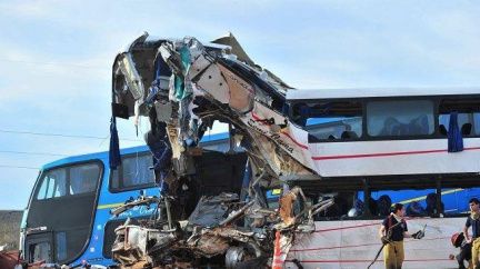 Požár českého autobusu v Rakousku hasilo 40 hasičů. Cestovalo hodně dětí