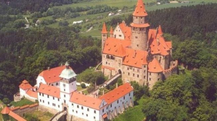 Hrad Bouzov i Šternberk se loučí speciálními prohlídkami 