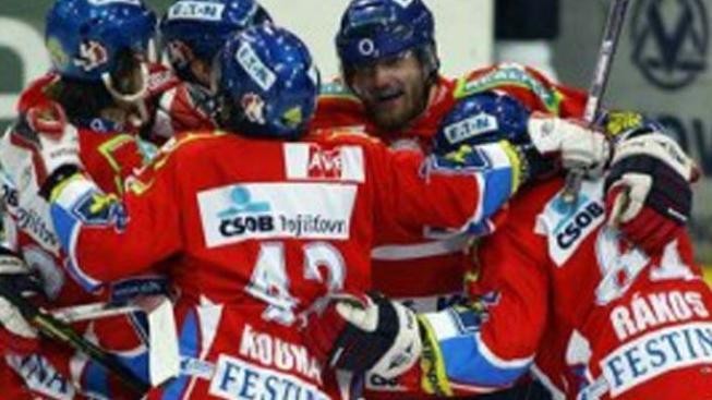Hokejisté Pardubic se střelecky probudili a smetli Třinec 9:2 