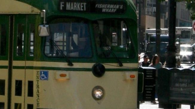 Vláda asi schválí zrušení bezplatné veřejné dopravy pro poslance