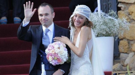 Nejdřív triumf na EURO, pak svatba. Hvězdný Iniesta se oženil