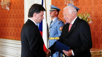 Pavel Blažek si nechá o jmenování Bradáčové poradit. Kdo a jak mu poradí?