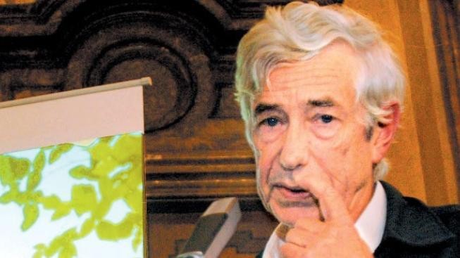 Lidé si mohou za téměř milion korun koupit sofa podle Kaplického 