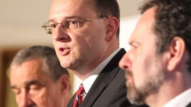 Nečasova vláda ´stachanovsky´ plní plány Bruselu na 104 procent 