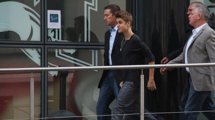 Justin Bieber dostal pokutu za rychlost. Prý ujížděl před paparazzi