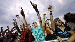 Návštěvníky Rock for People zahalil smutek. Legenda Faith No More nevystoupila