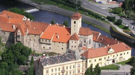 Ve Strakonicích začala výstava kočárků a kolébek 