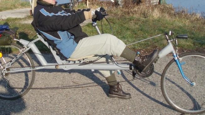 Silnice na Slovácku brázdí vyznavači lehokol z celé Evropy 