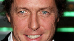 Hugh Grant umí nesmělé hrdiny i sebestředné floutky