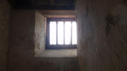 Brazílie: Výrostek dopravoval vězňům mobily lukem 