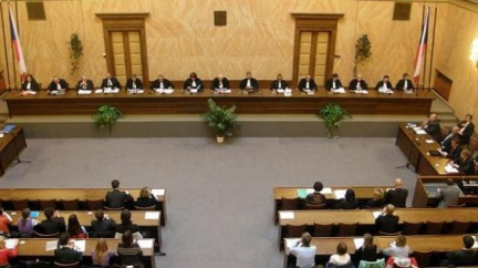 ÚS potvrdil desetiletý trest za útok na věřitele na Pelhřimovsku 