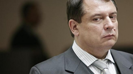 Soudruhu Paroubku, neumětelství ti vzalo rozum, zní Facebookem